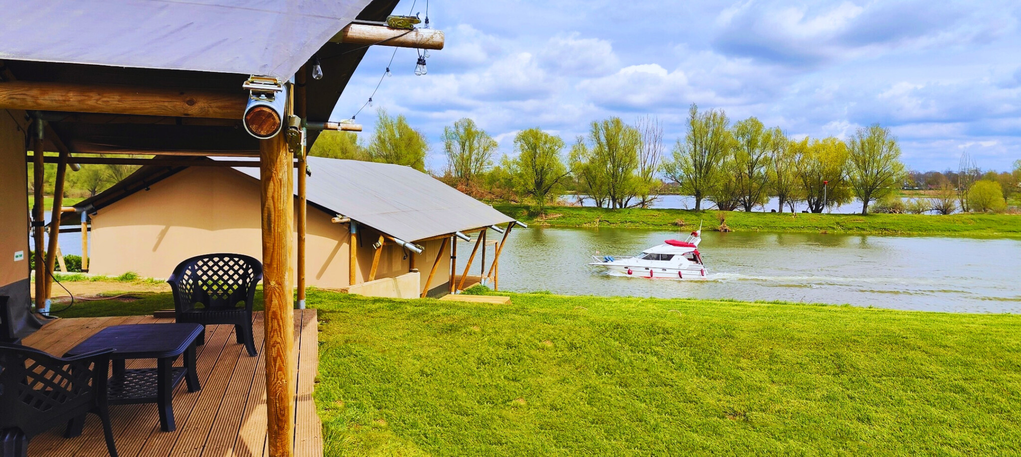 Camping de Boomgaard - Safaritent 6 personen (excellent Maaszicht)