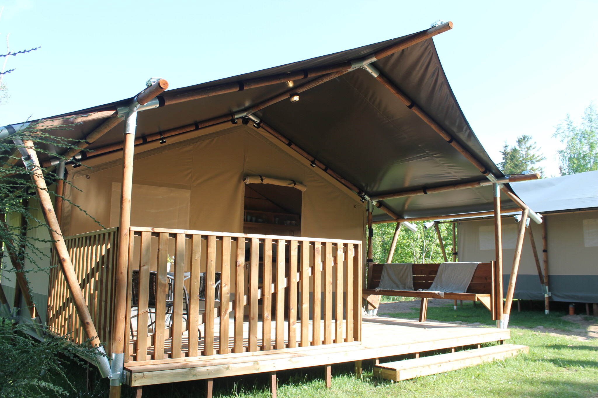Tolne Camping - tenda safari per 4 persone incl. servizi igienici