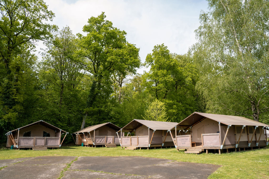 Camping La Colline - Safari tent for 5 people including sanitary facilities