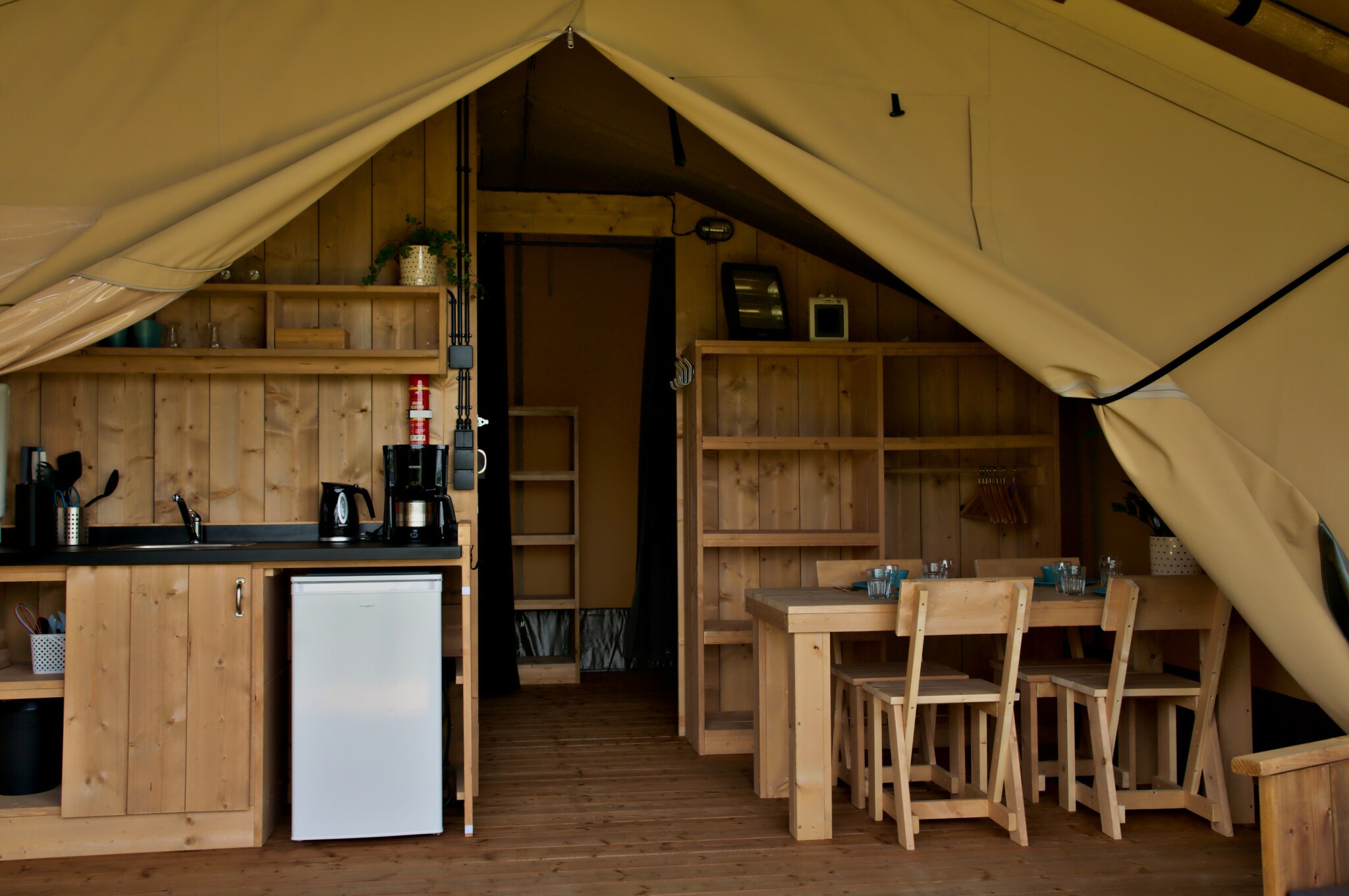Vakantiepark De Kleine Wielen – Safaritent 4 personen incl. sanitair