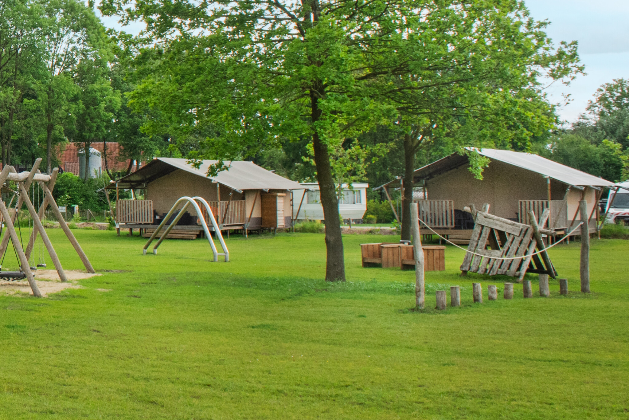 Camping de Rammelbeek - Safaritent voor 4 personen incl. toilet