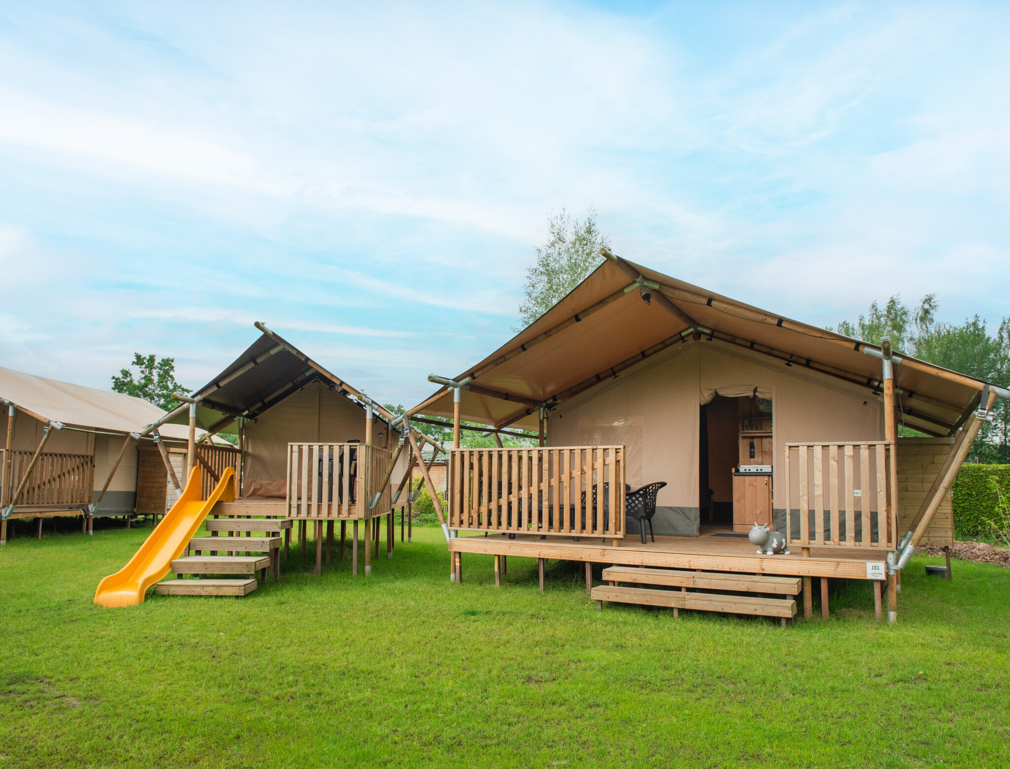 Camping de Rammelbeek - Safaritent 6 personen incl. sanitair met glijbaan