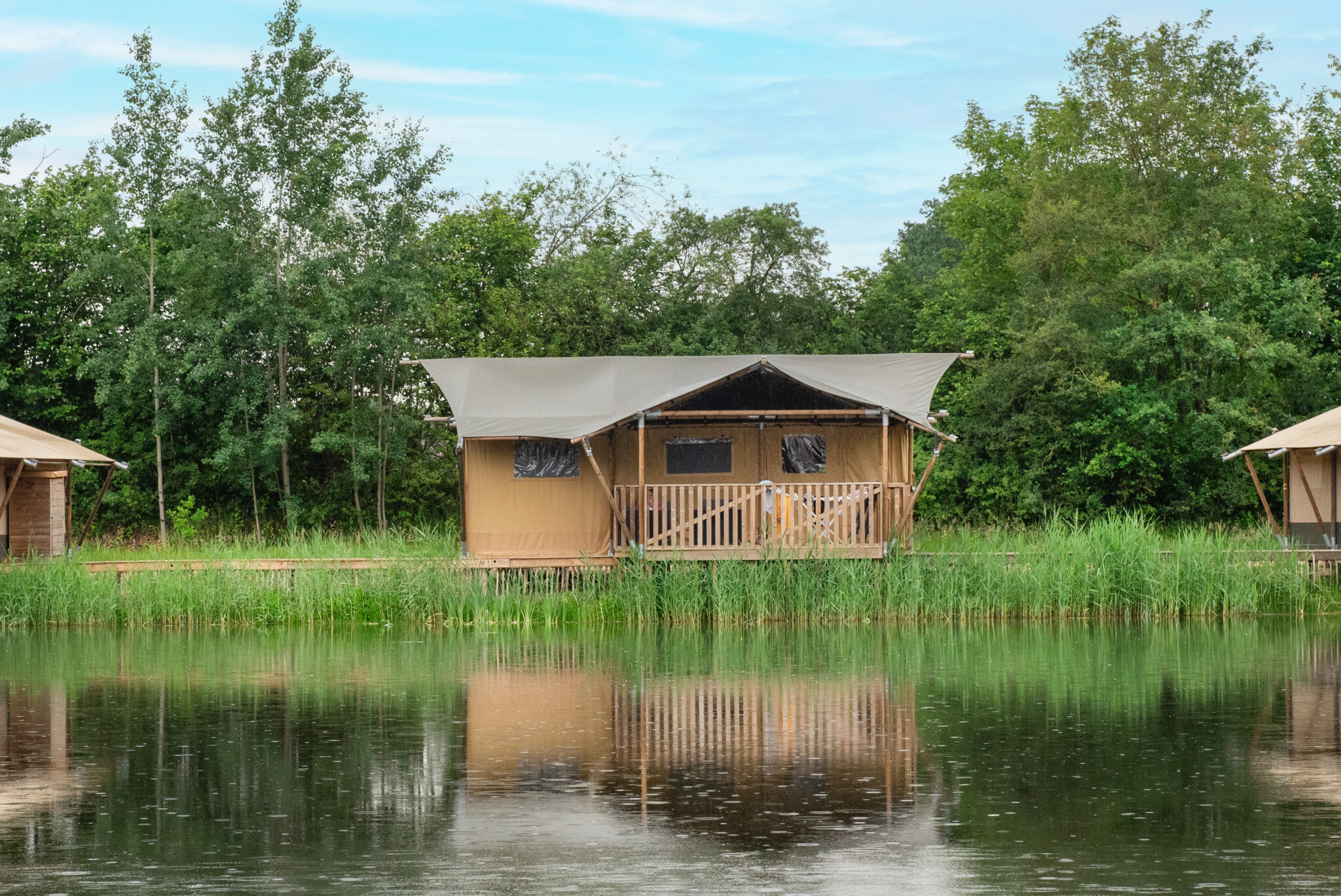 Camping de Rammelbeek - Safaritent 6 personen incl. sanitair aan het meer