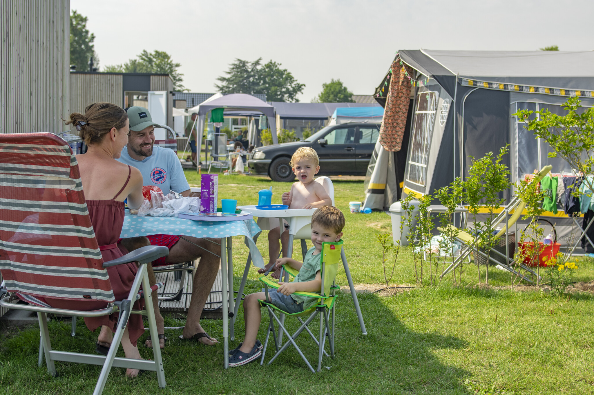 Comfortplatz mit privatem Sanitär bei der Spielbauernhof